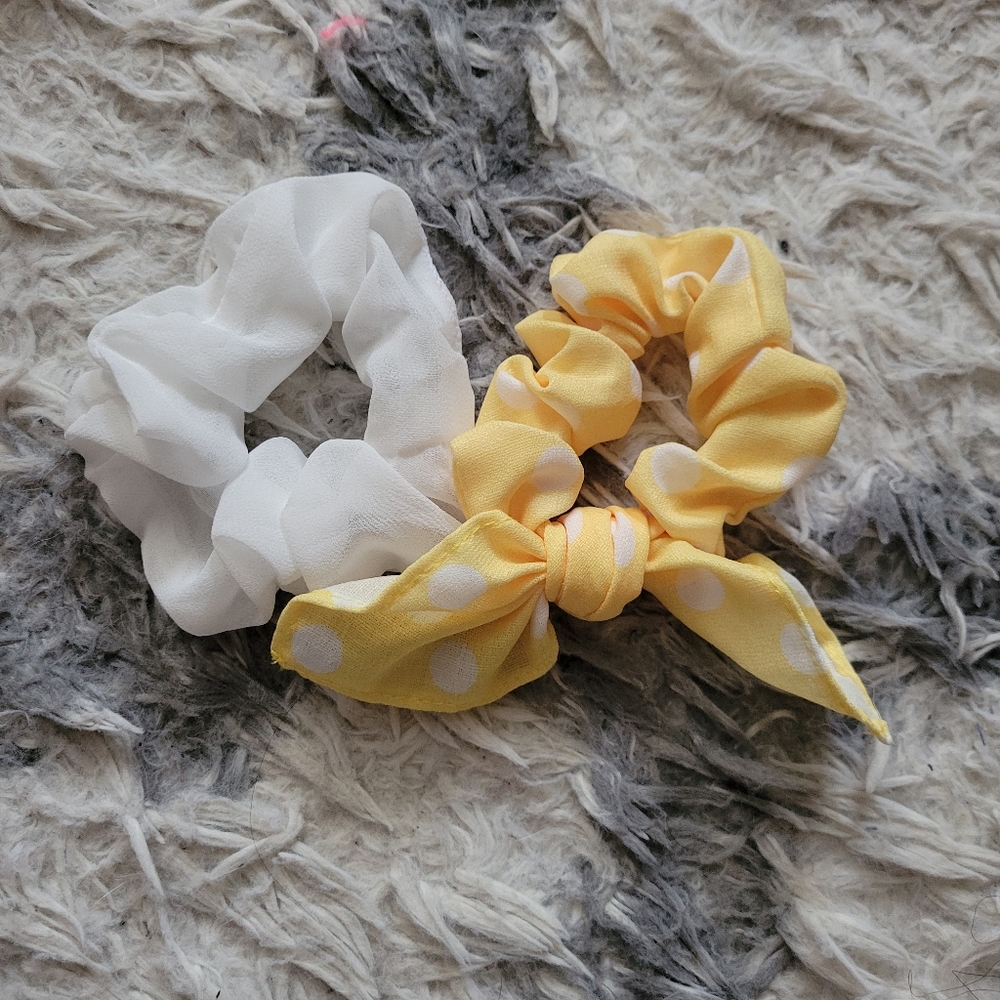 White and yellow scrunchie set